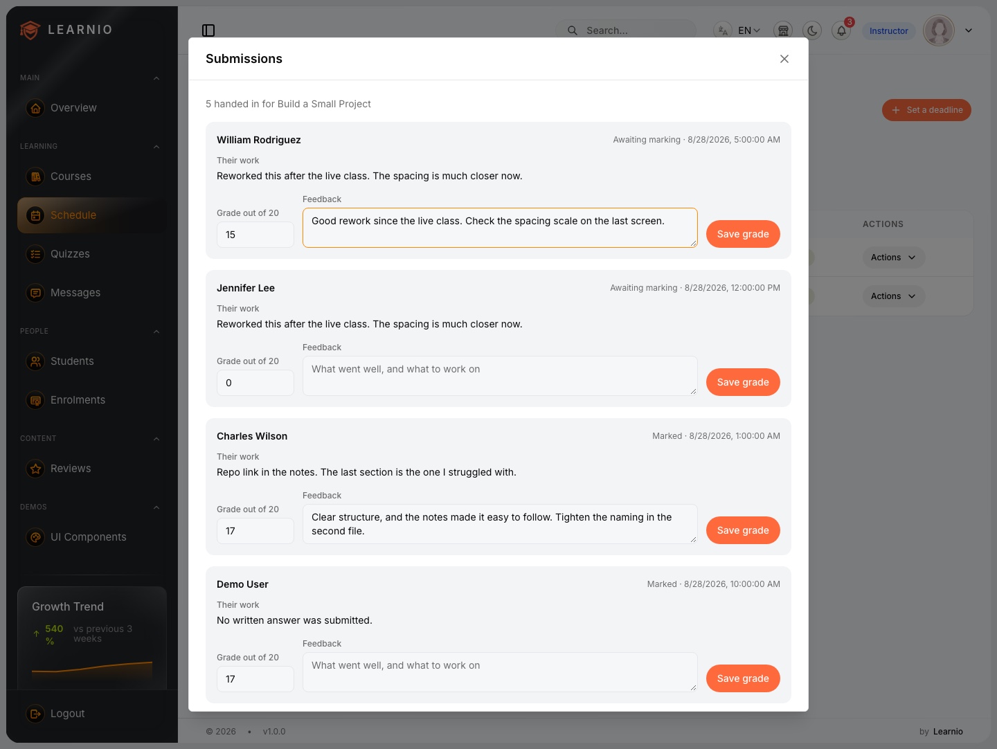شاشة تصحيح الواجبات في قالب Learnio LMS، المظهر الفاتح